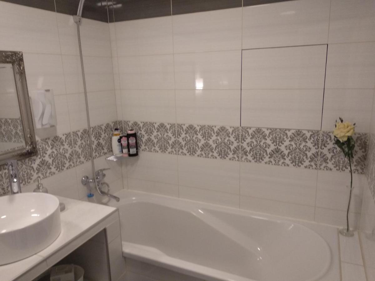 Appartment NEW in Center Mahiljow Buitenkant foto